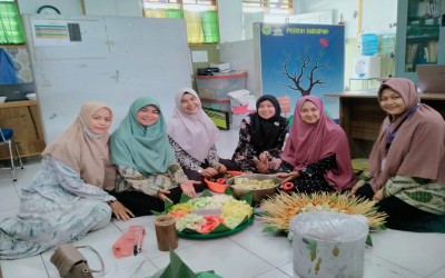 Kuliner Aroma Kebersamaan: Komite SD Al Fityah Binjai Meriahkan Hari Guru Nasional 2023 dengan Pesta Sate dan Rujak yang Menggugah Selera